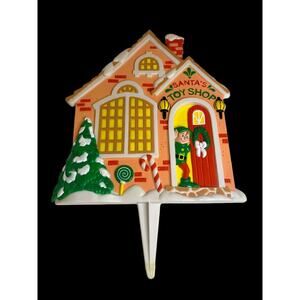 JSNY Santas Toy Shop Elf Plastic Christmas Yard Lawn Stakes Decor 1990s